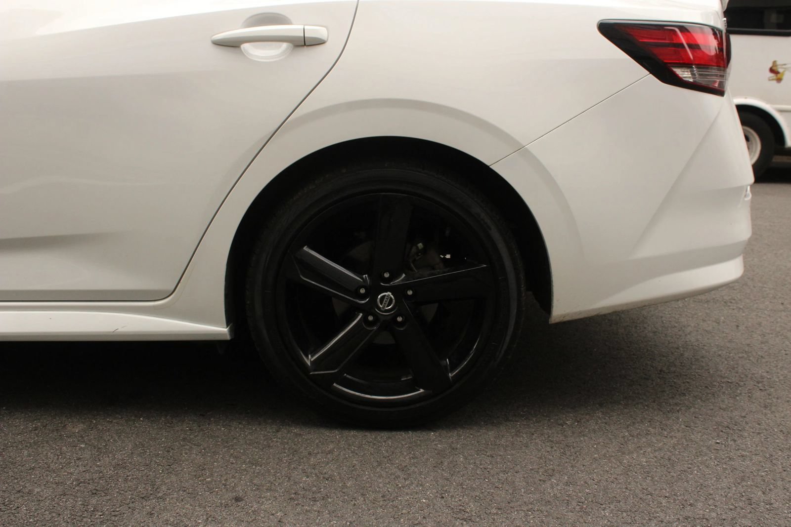 Used 2023 Nissan Sentra SR w/ SR Premium Package FWD image 10