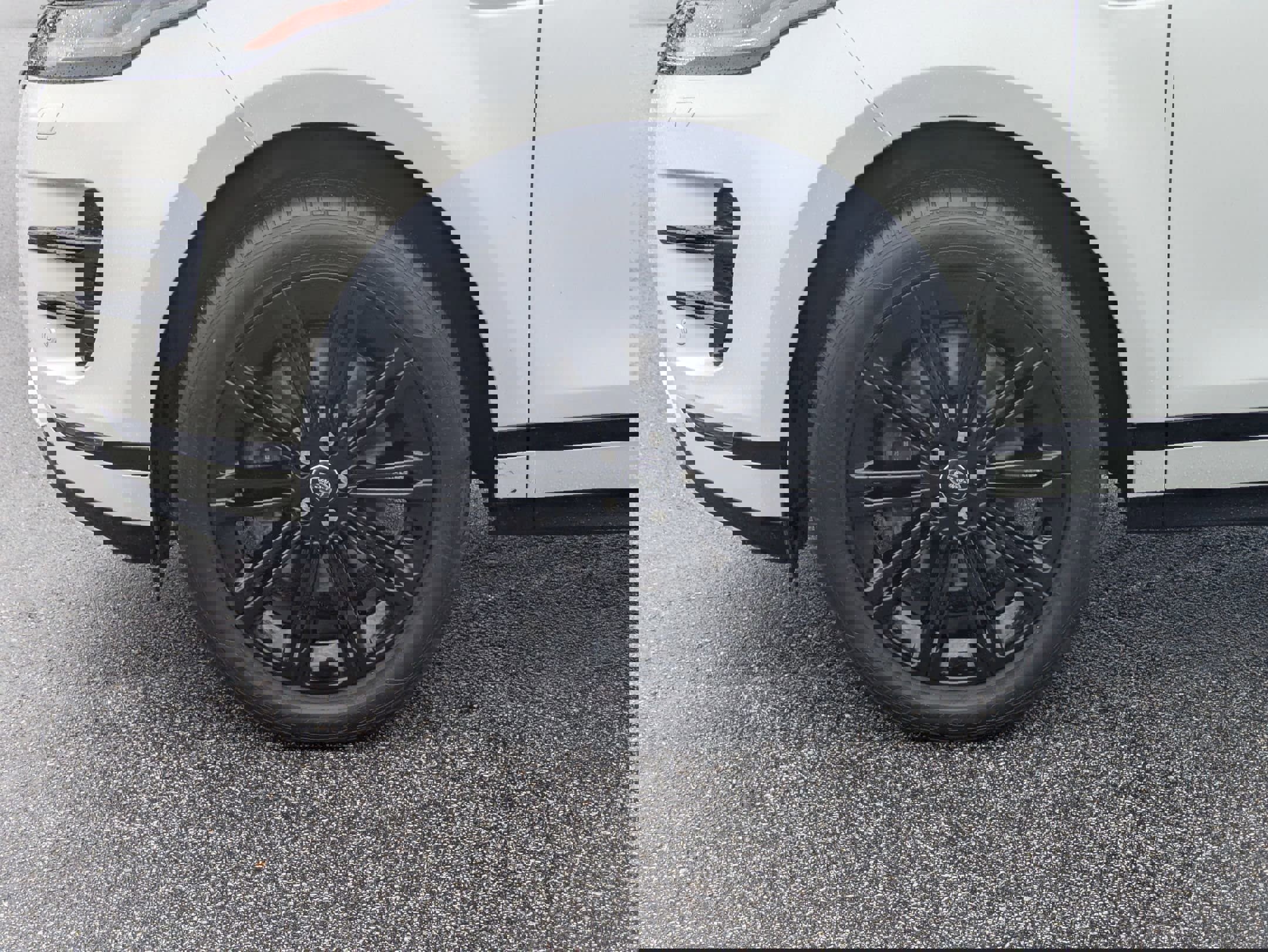 Certified 2024 Land Rover Range Rover Evoque Dynamic SE image 34