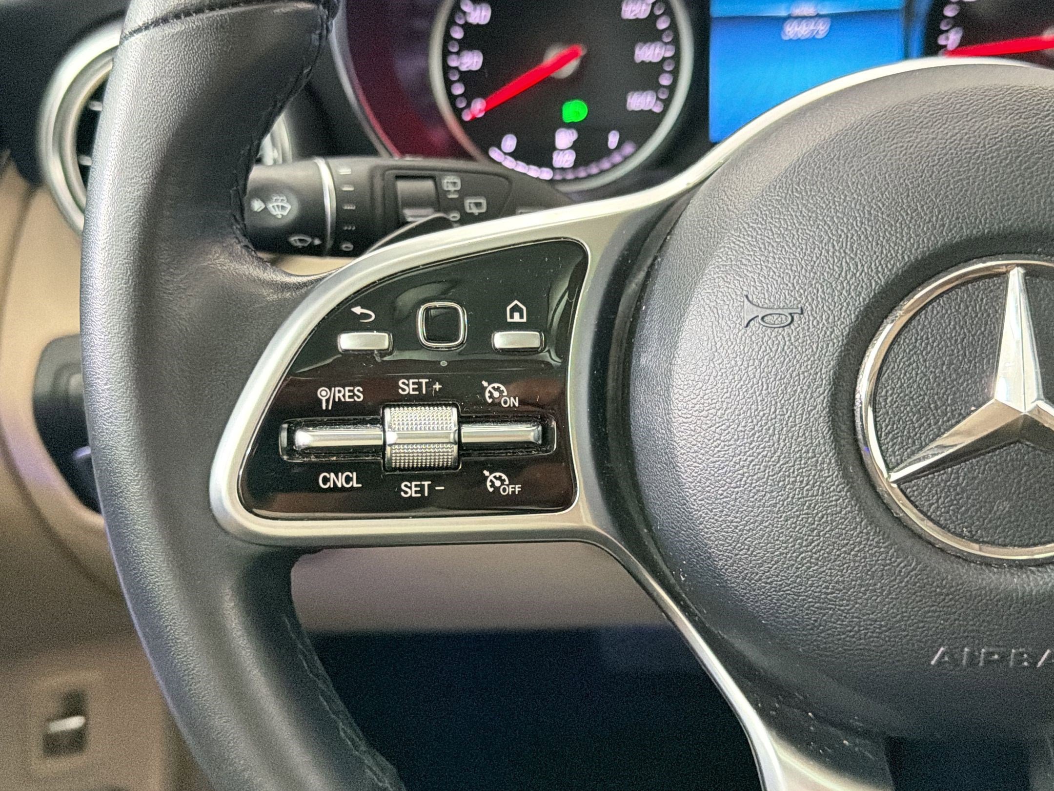 Used 2022 Mercedes-Benz GLC 300 4MATIC w/ Premium Package Lite image 19