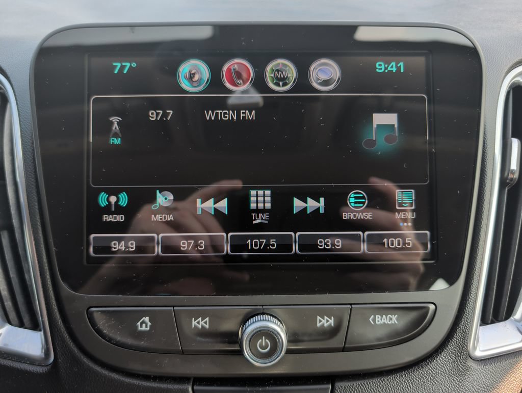 Used 2017 Chevrolet Malibu LT w/ Driver Confidence Package FWD image 13