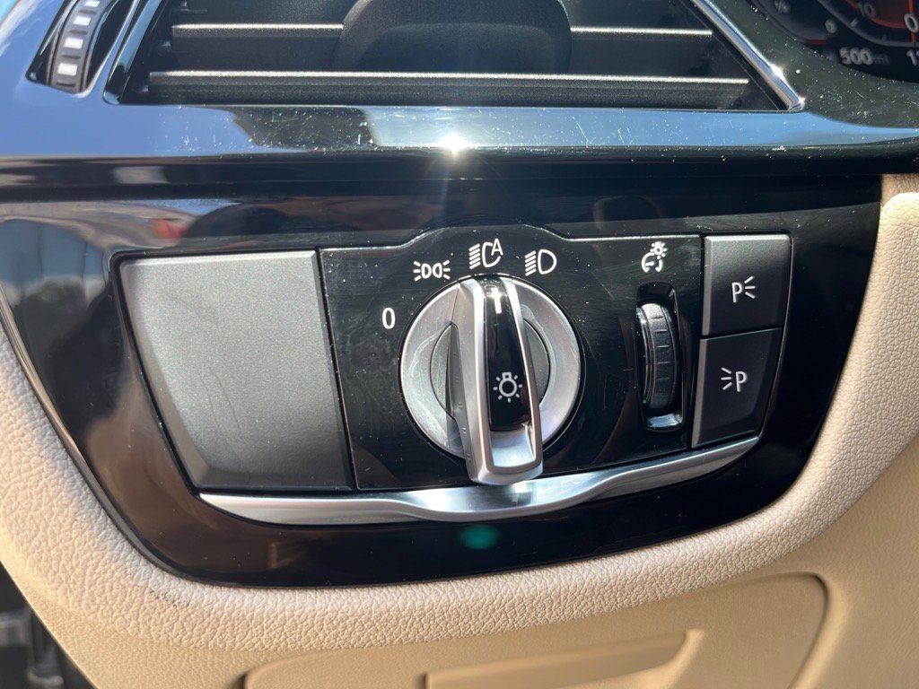 Used 2021 BMW 530i xDrive w/ Convenience Package image 15