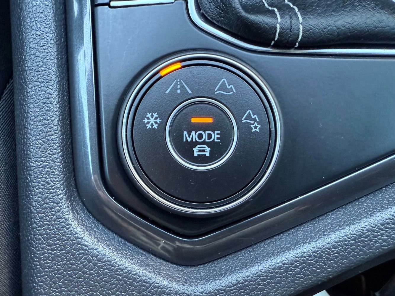 Used 2023 Volkswagen Tiguan SE image 19