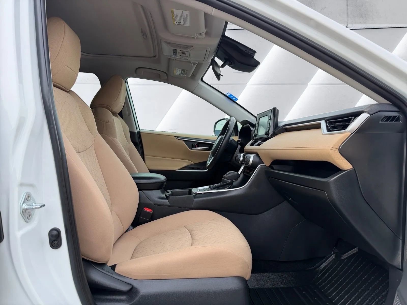 Used 2019 Toyota RAV4 XLE w/ Convenience Package image 10