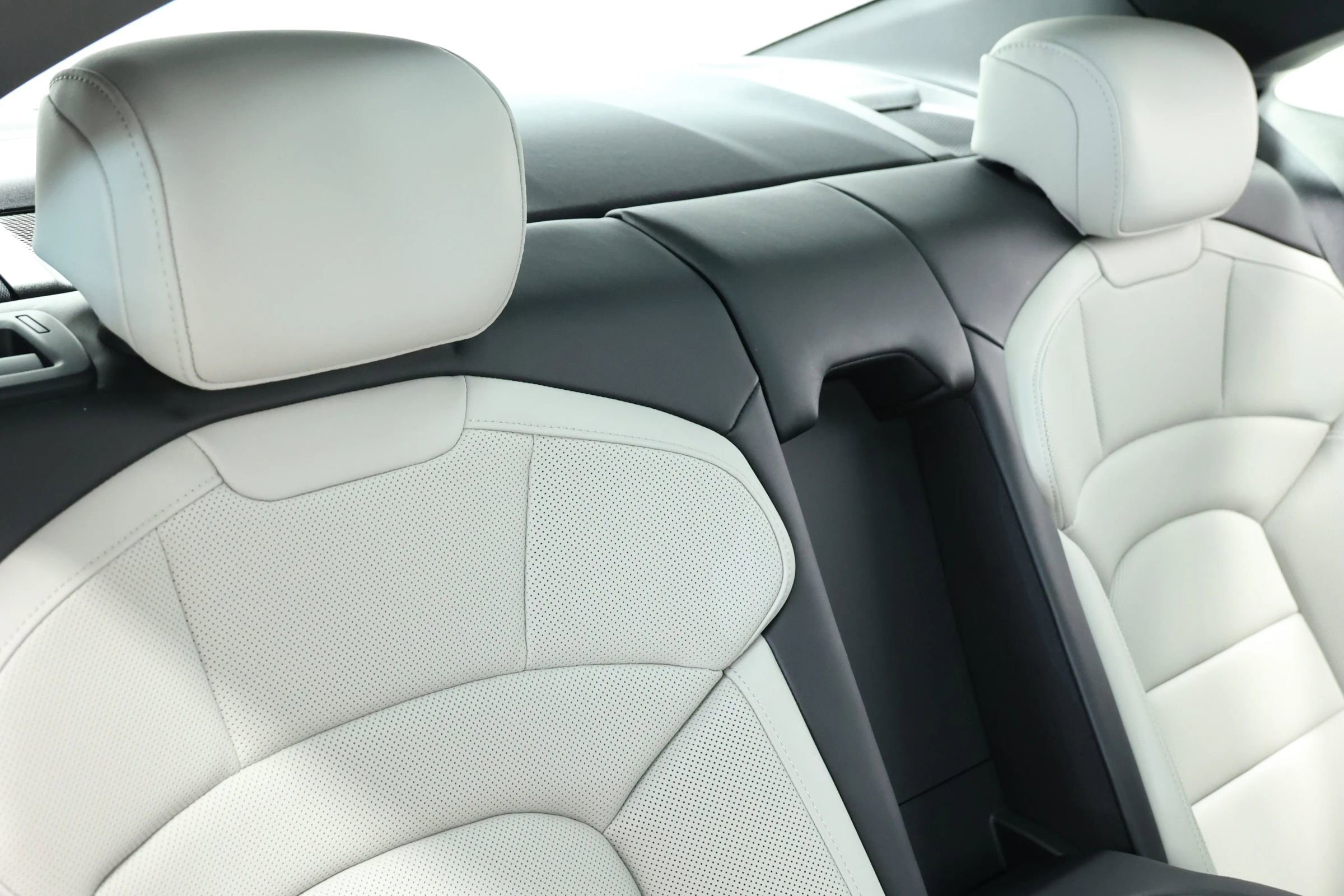 Used 2022 Porsche Taycan image 59