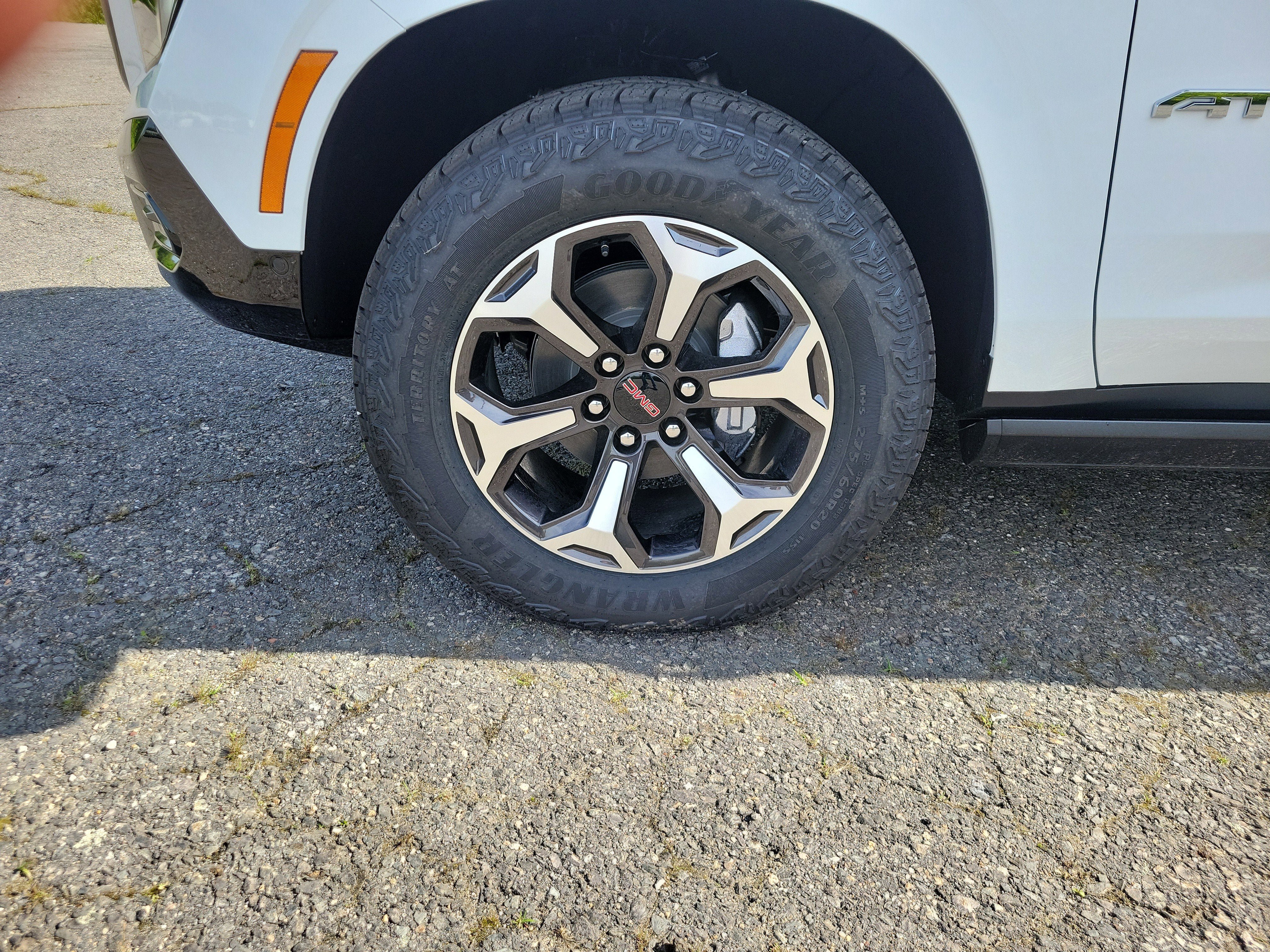 New 2026 GMC Yukon AT4 Ultimate w/ LPO, Floor Liner Package AWD/4WD image 11