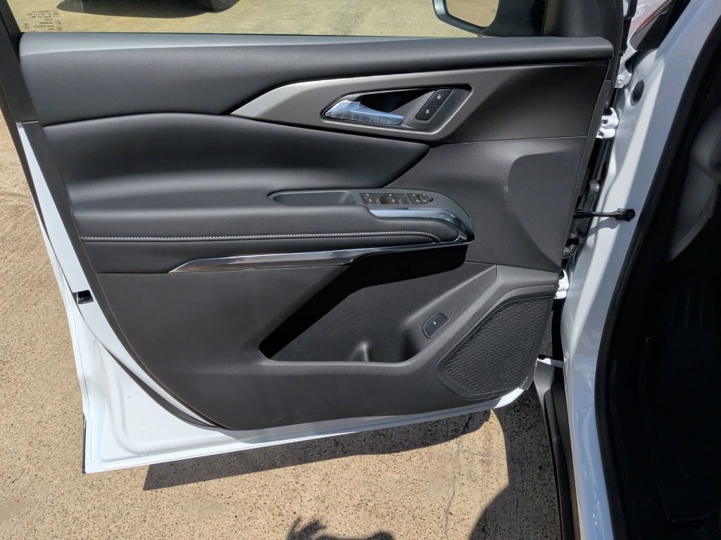 New 2027 Chevrolet Traverse LT w/ Midnight/Sport Edition FWD image 10