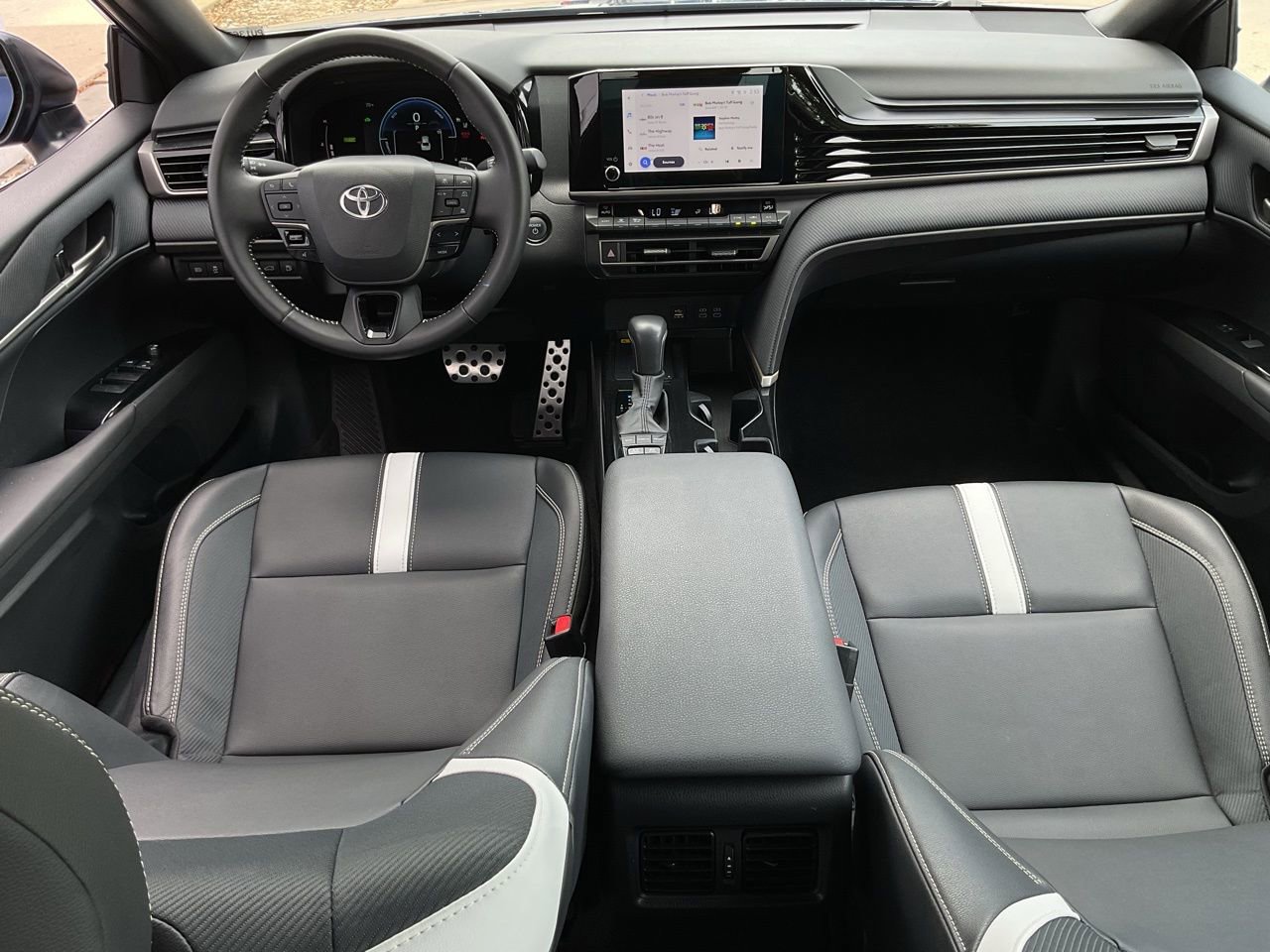 Used 2025 Toyota Camry SE image 19