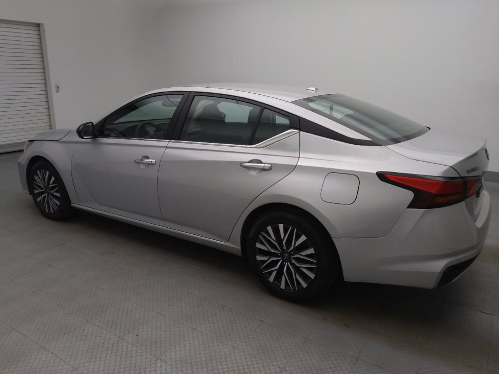 Used 2025 Nissan Altima 2.5 SV FWD image 3