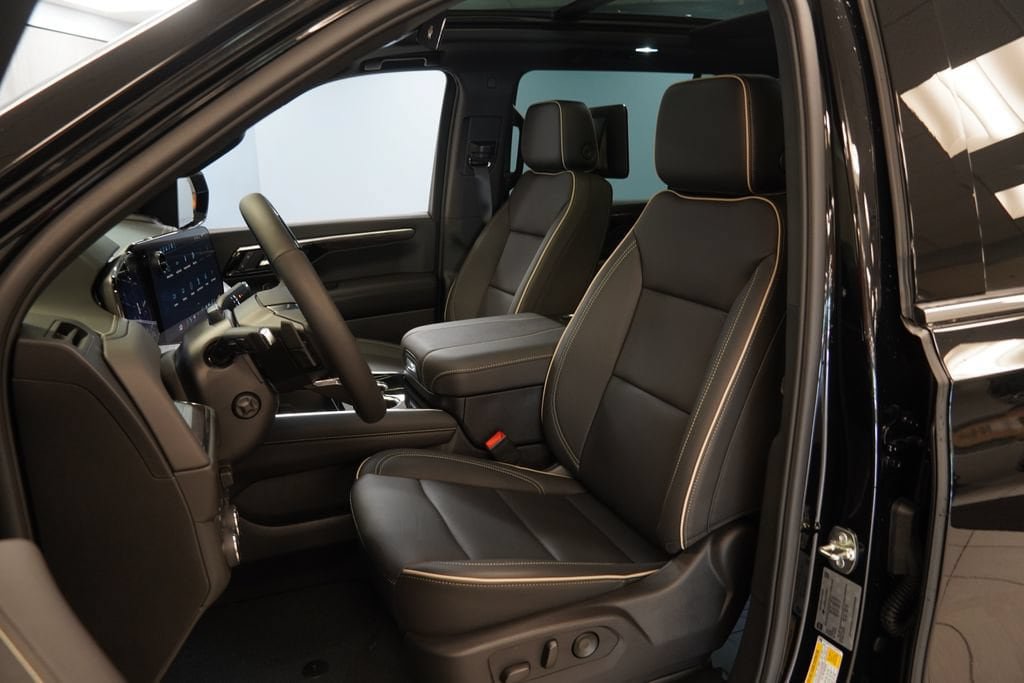 New 2026 Chevrolet Suburban Premier AWD/4WD image 3