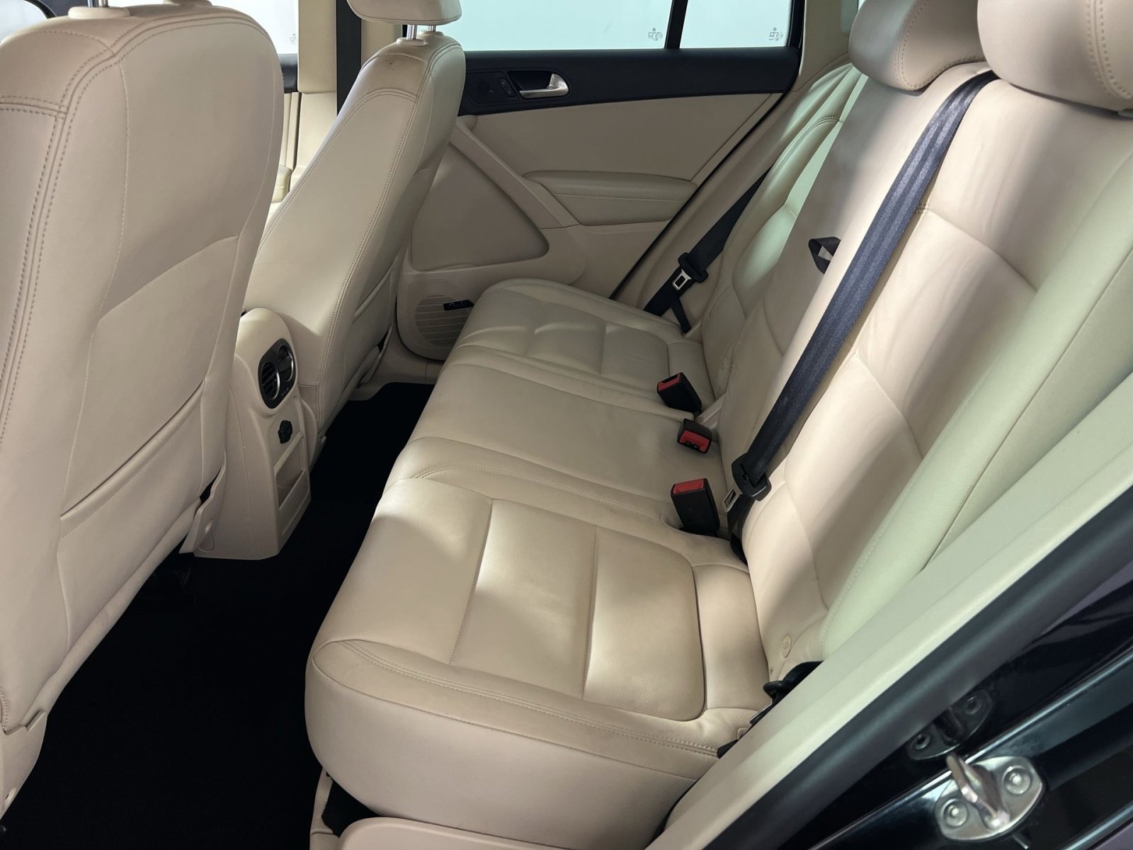 Used 2017 Volkswagen Tiguan SEL FWD image 26