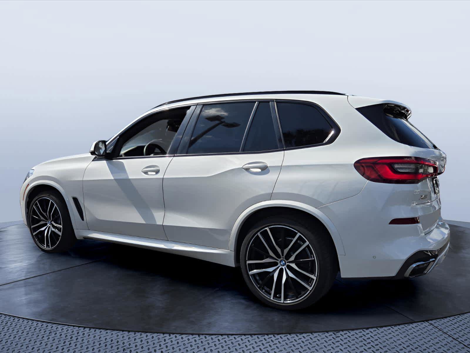 Used 2019 BMW X5 xDrive50i w/ M Sport Package AWD/4WD image 4