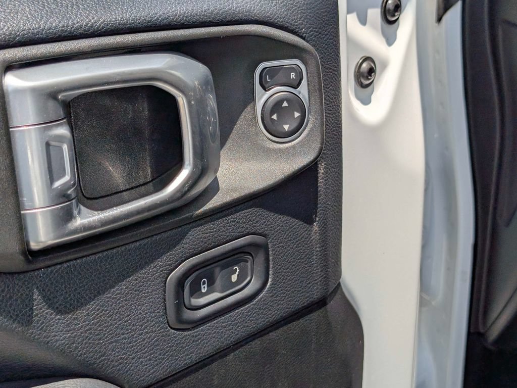 Used 2019 Jeep Wrangler Unlimited Sahara w/ Uconnect 4C Nav & Sound Group AWD/4WD image 14