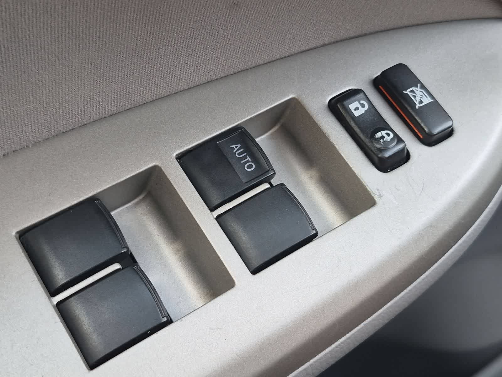 Used 2013 Toyota Corolla LE FWD image 29