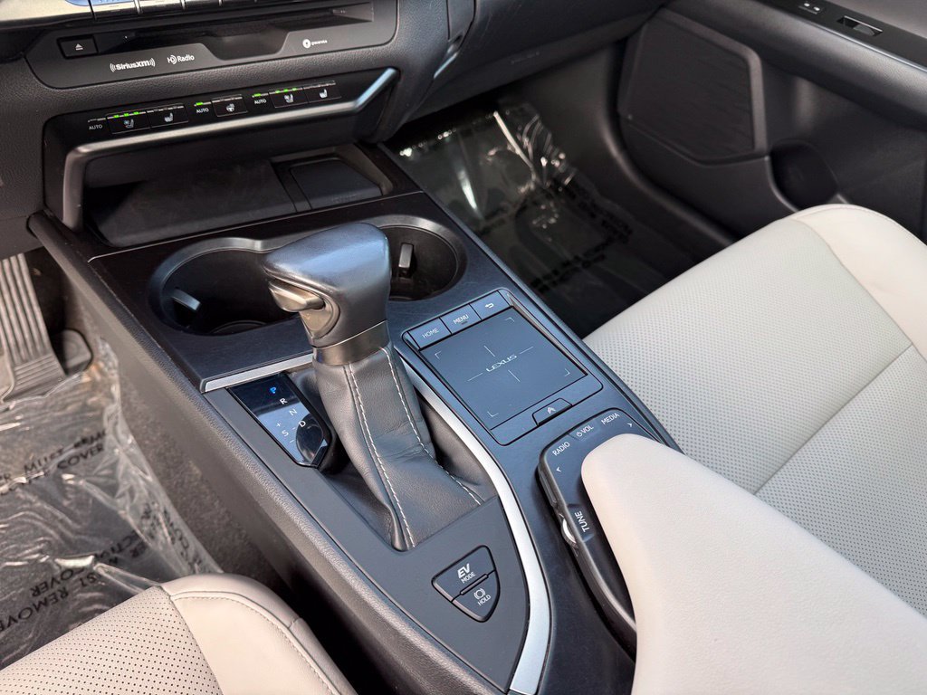 Used 2019 Lexus UX 250h w/ Premium Package AWD/4WD image 13