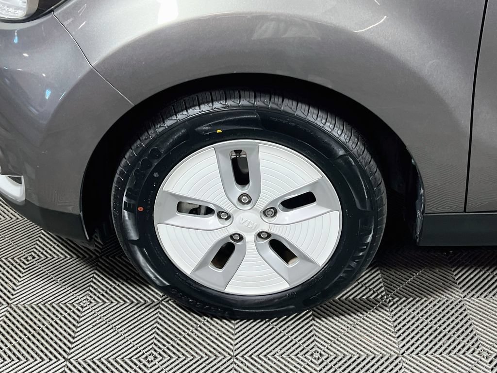 Used 2016 Kia Soul EV + w/ Sun & Fun Package FWD image 26