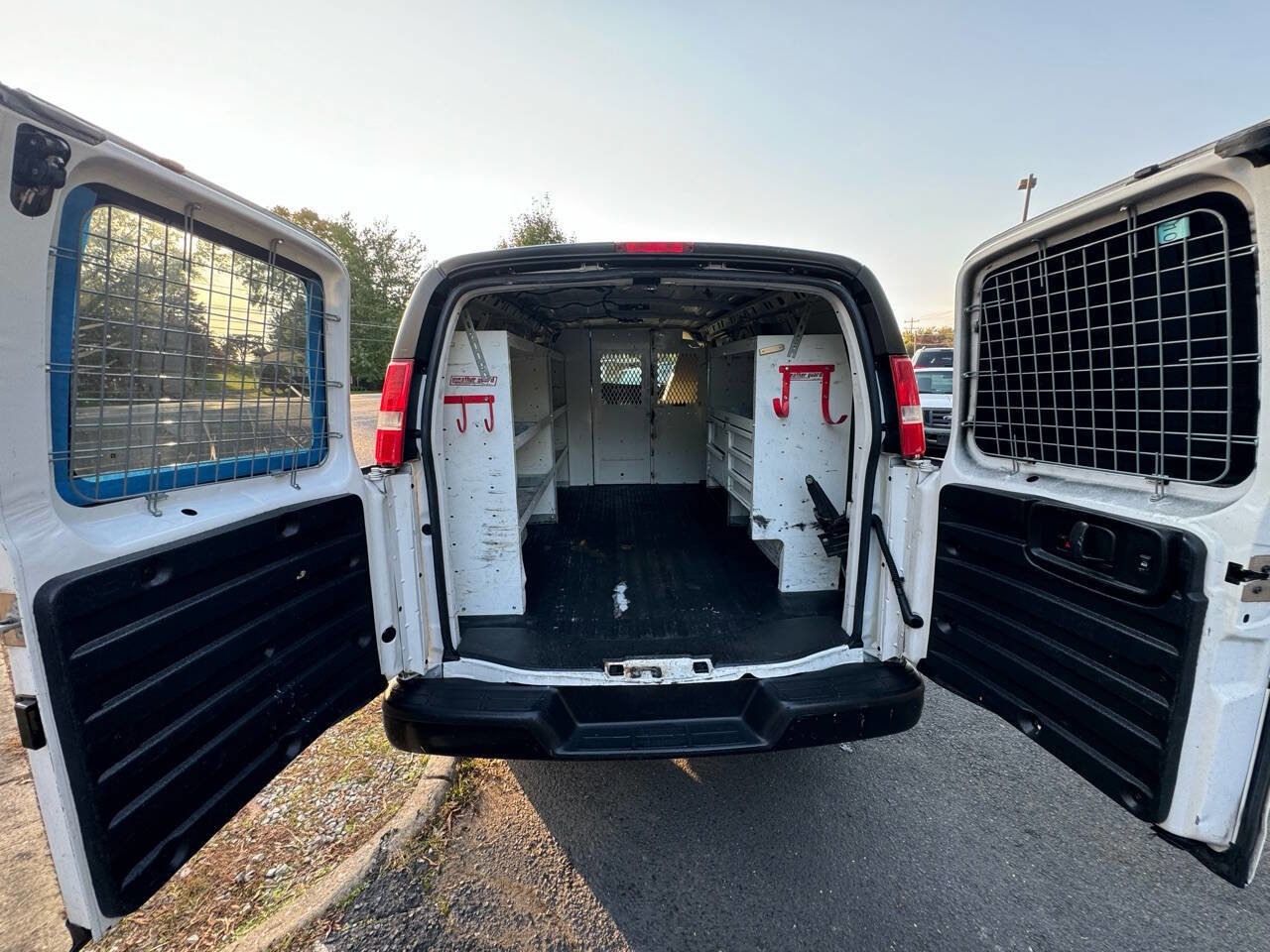 Used 2017 Chevrolet Express 2500 image 15