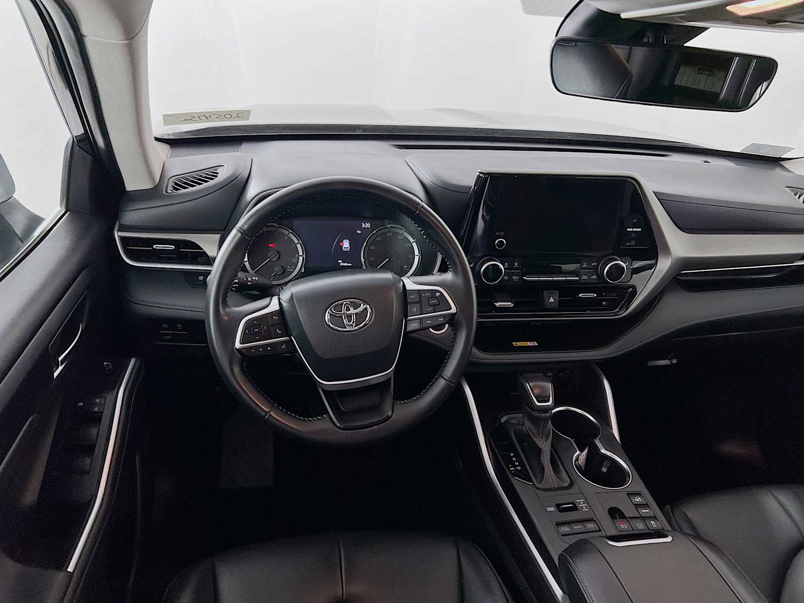 Used 2024 Toyota Highlander XLE image 23