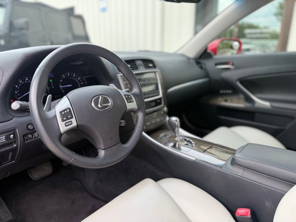 Used 2011 Lexus IS 250C w/ Luxury Pkg RWD image 22