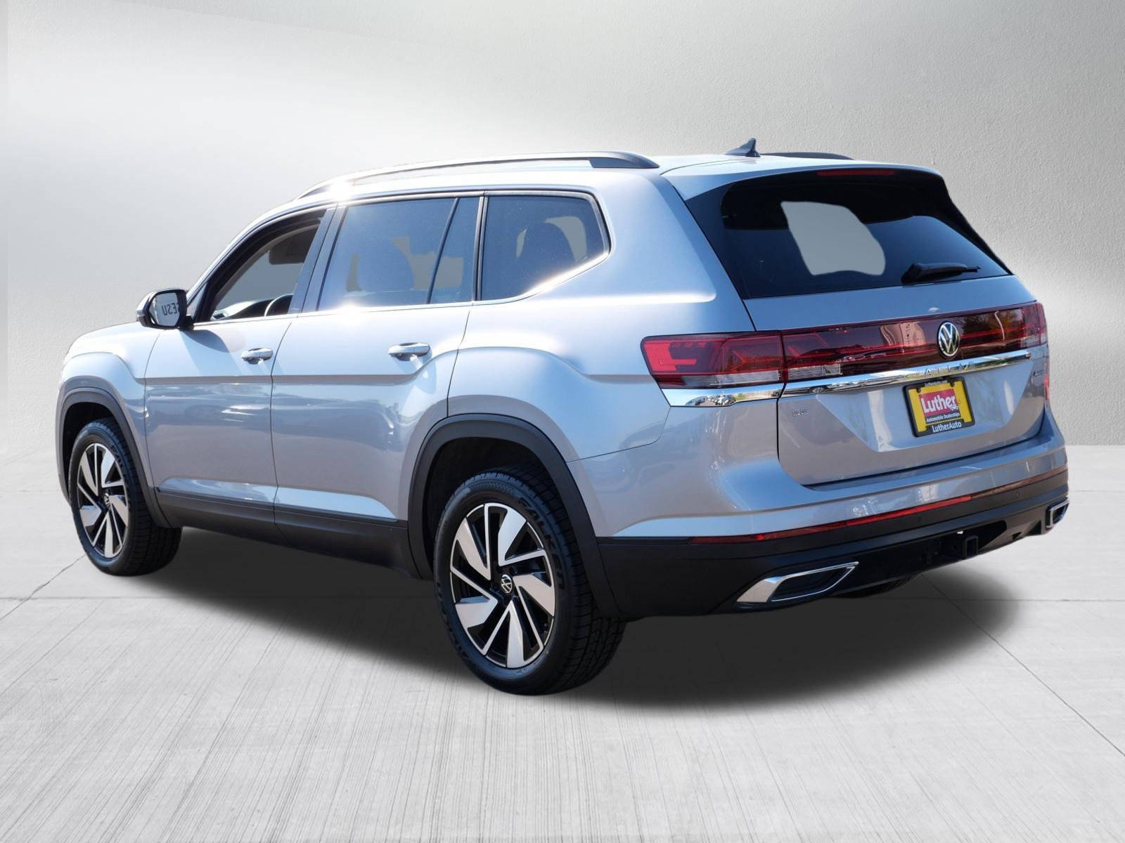Used 2025 Volkswagen Atlas SE AWD/4WD image 5