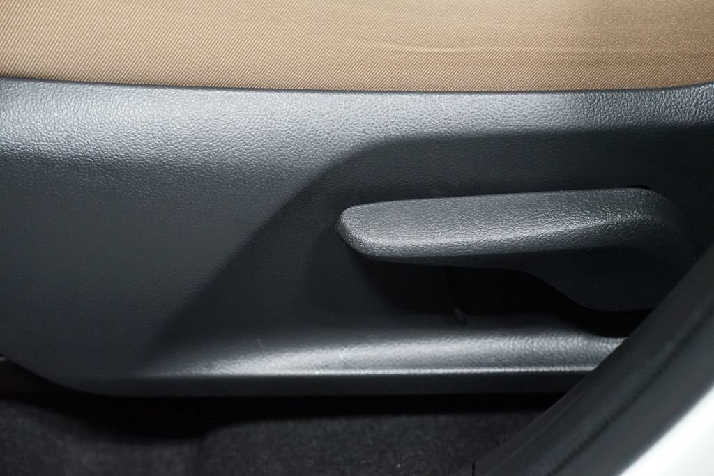 Certified 2025 Toyota RAV4 LE AWD/4WD image 32