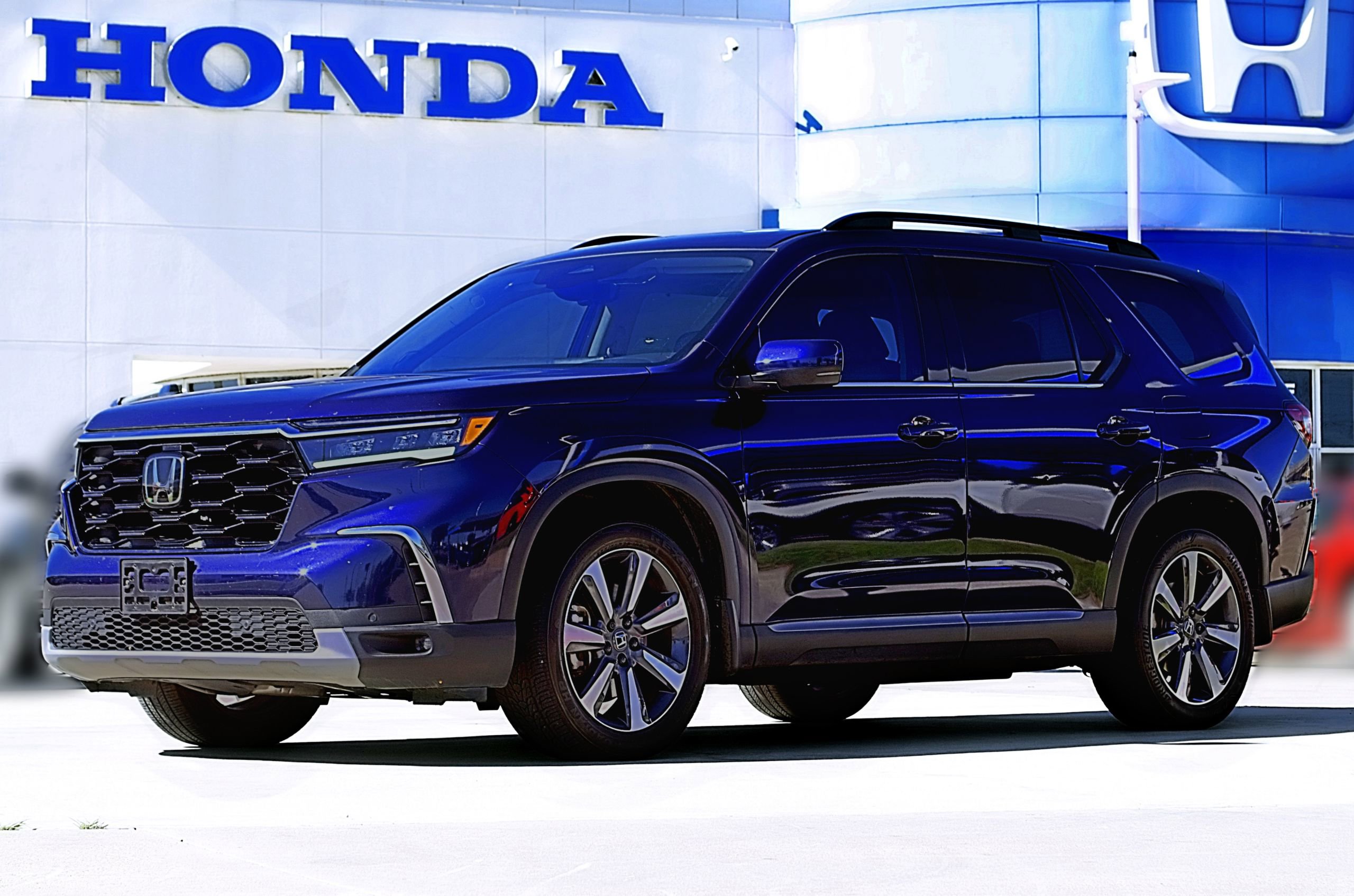 Used 2023 Honda Pilot Touring image 1