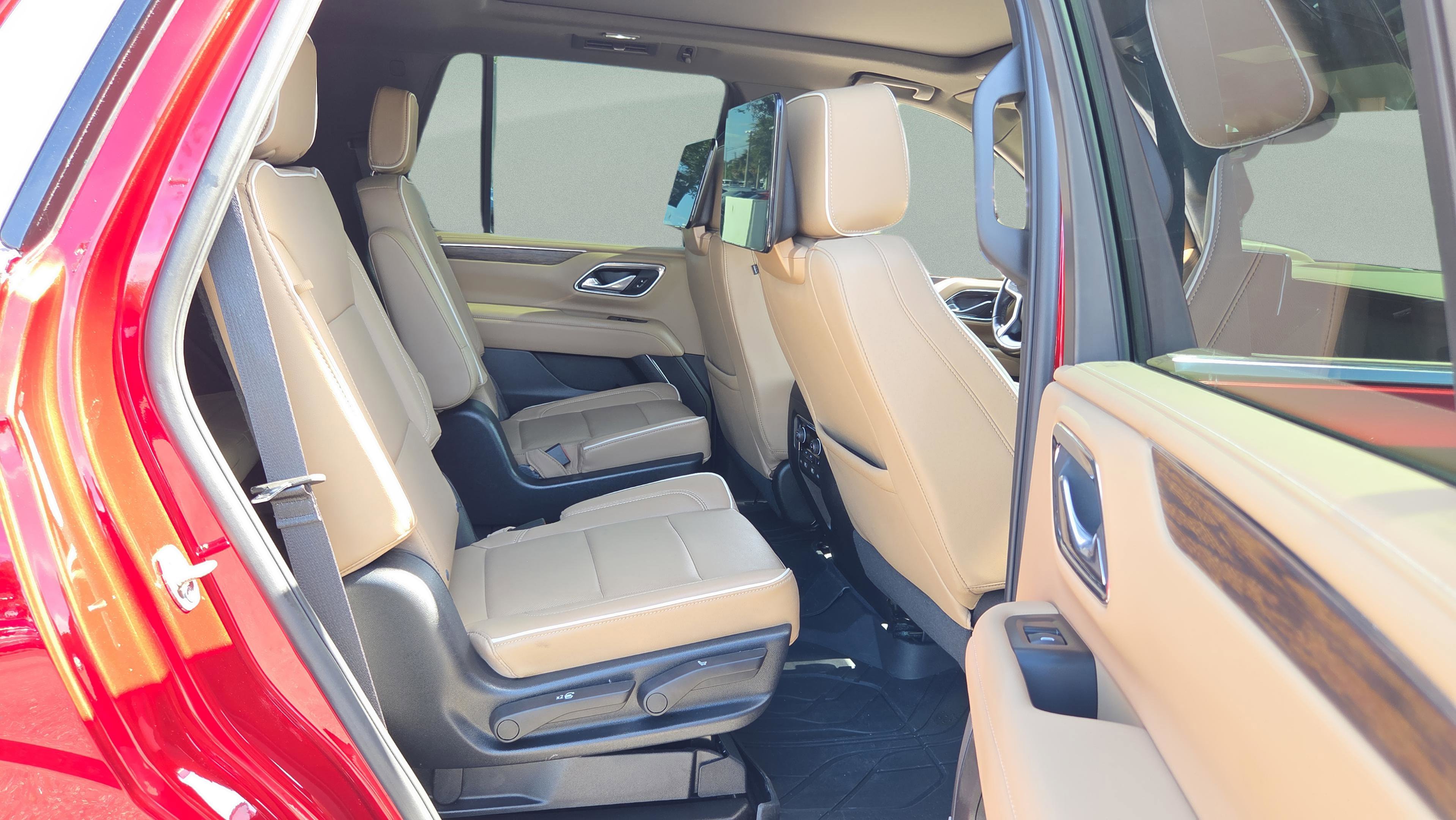 Used 2023 Chevrolet Tahoe Premier w/ Advanced Technology Package RWD image 14
