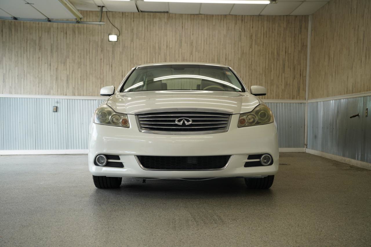 Used 2010 INFINITI M35 w/ Technology Pkg RWD image 2