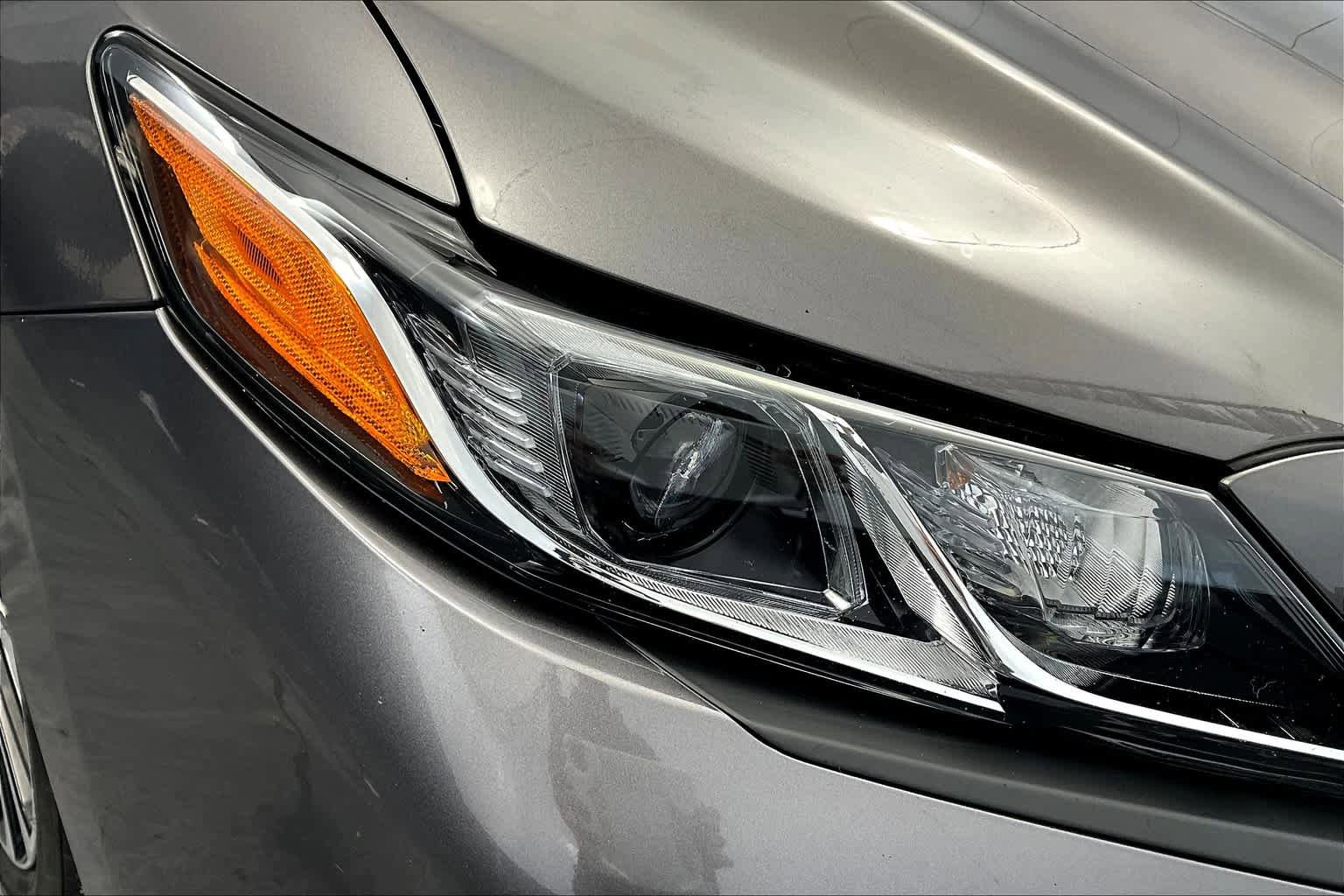 Used 2020 Toyota Camry SE FWD image 25