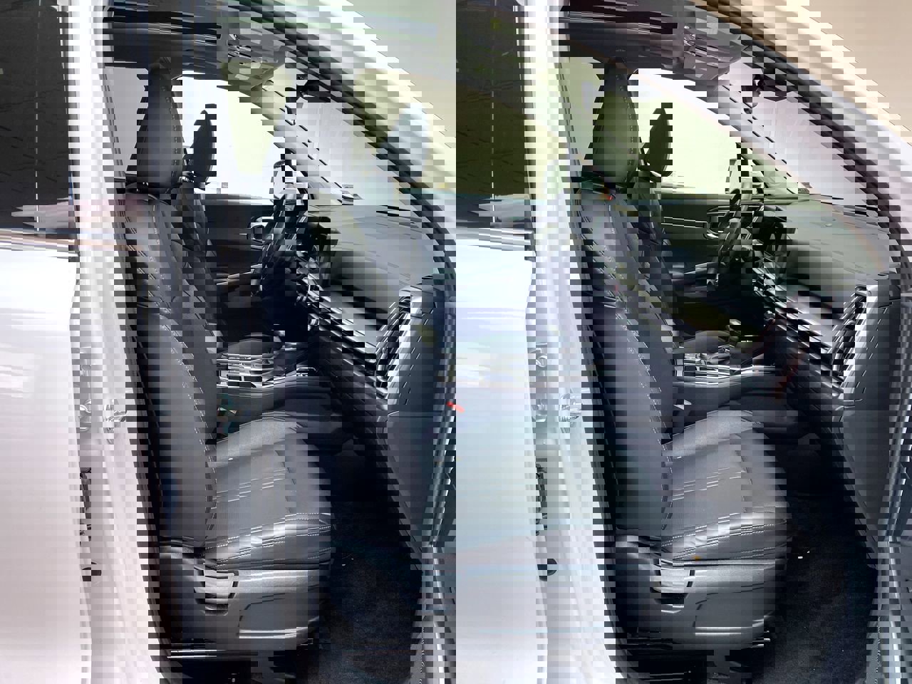 Certified 2025 Kia Sorento S w/ Panoramic Sunroof Package image 28