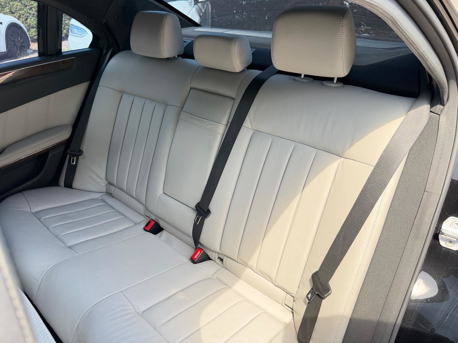 Used 2010 Mercedes-Benz E 550 Sedan image 42