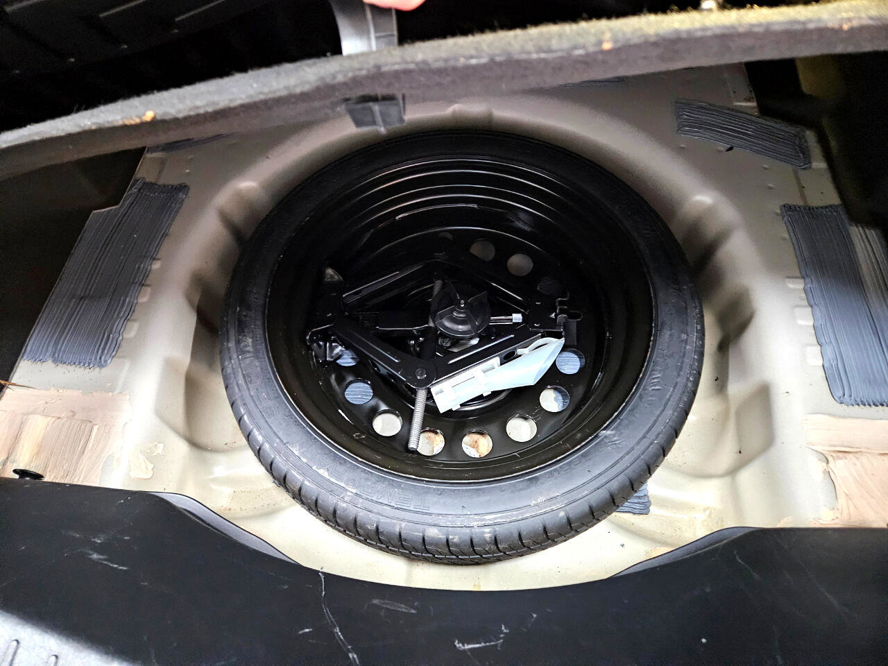 Used 2016 Lincoln MKZ image 10