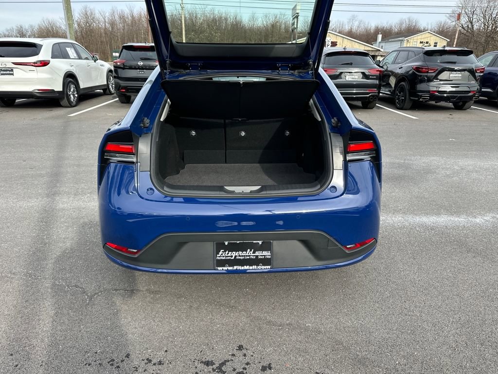 Used 2025 Toyota Prius LE image 11