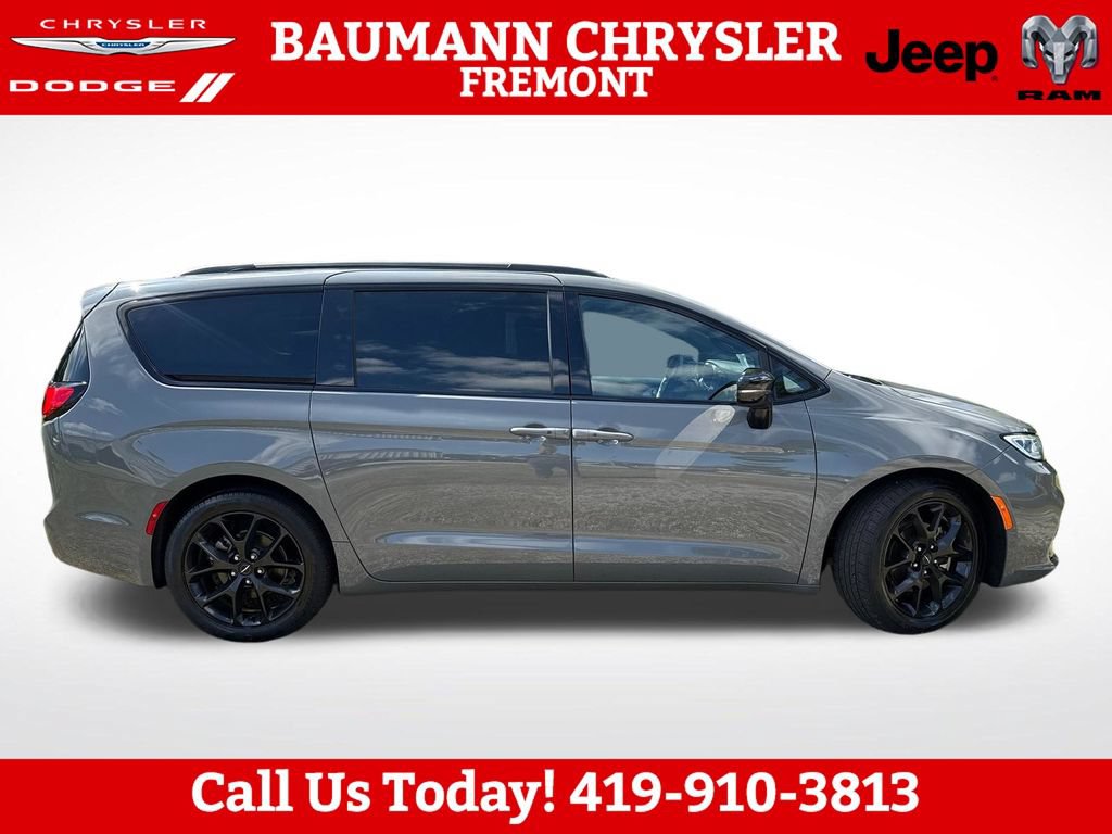 Used 2025 Chrysler Pacifica Limited FWD image 7