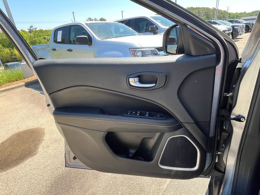 Used 2018 Jeep Compass Latitude w/ Popular Equipment Group AWD/4WD image 10