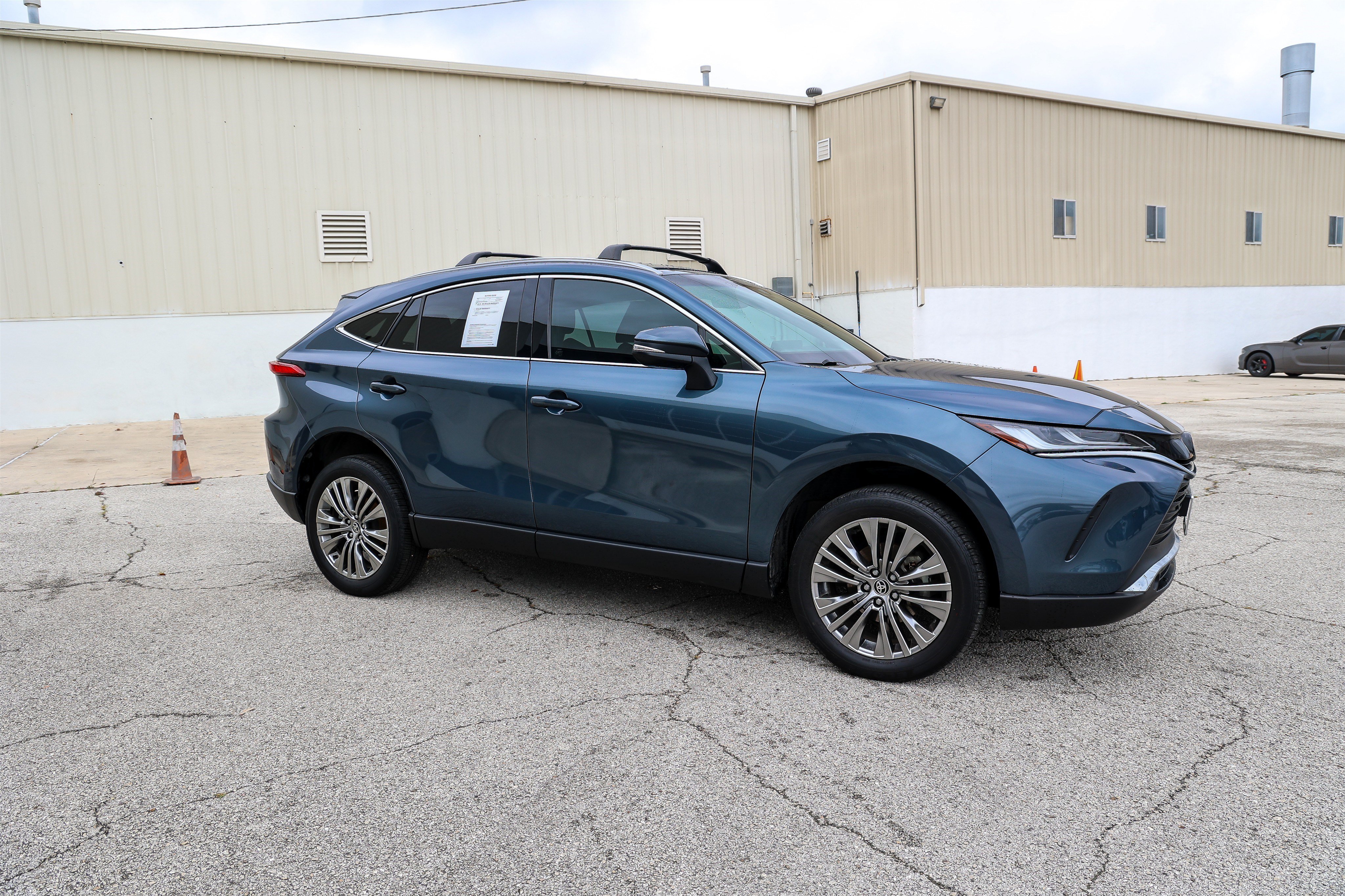 Certified 2024 Toyota Venza XLE AWD/4WD image 17