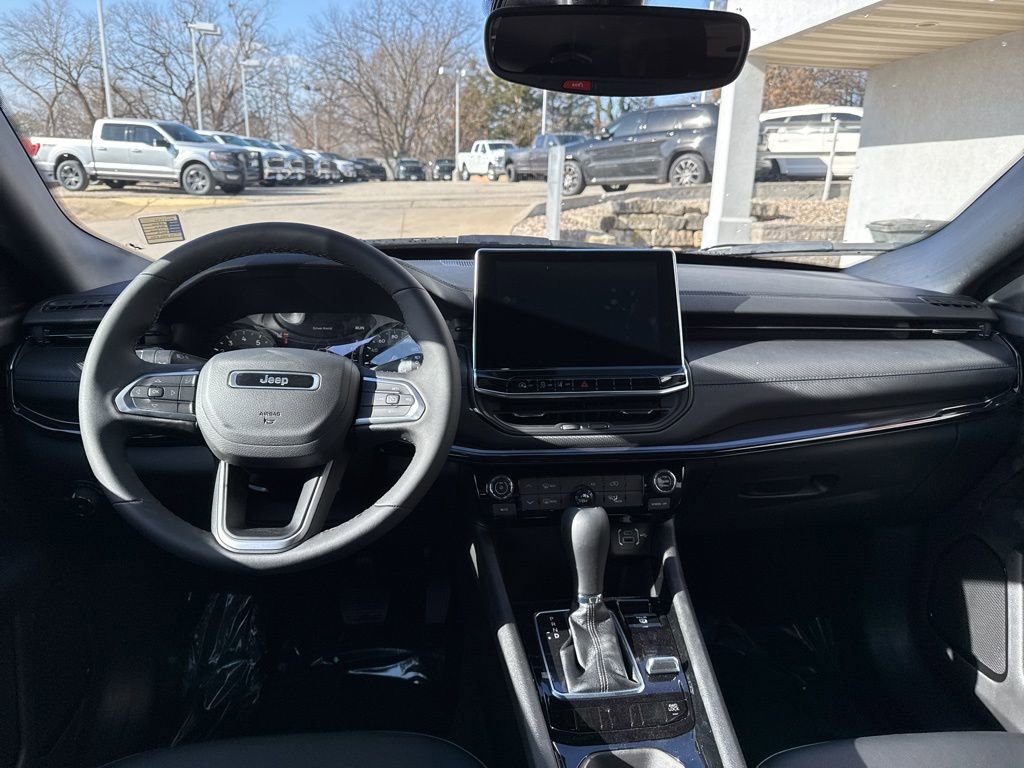 New 2026 Jeep Compass Latitude image 32