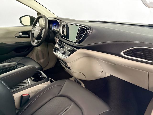 Used 2023 Chrysler Pacifica Touring-L image 49