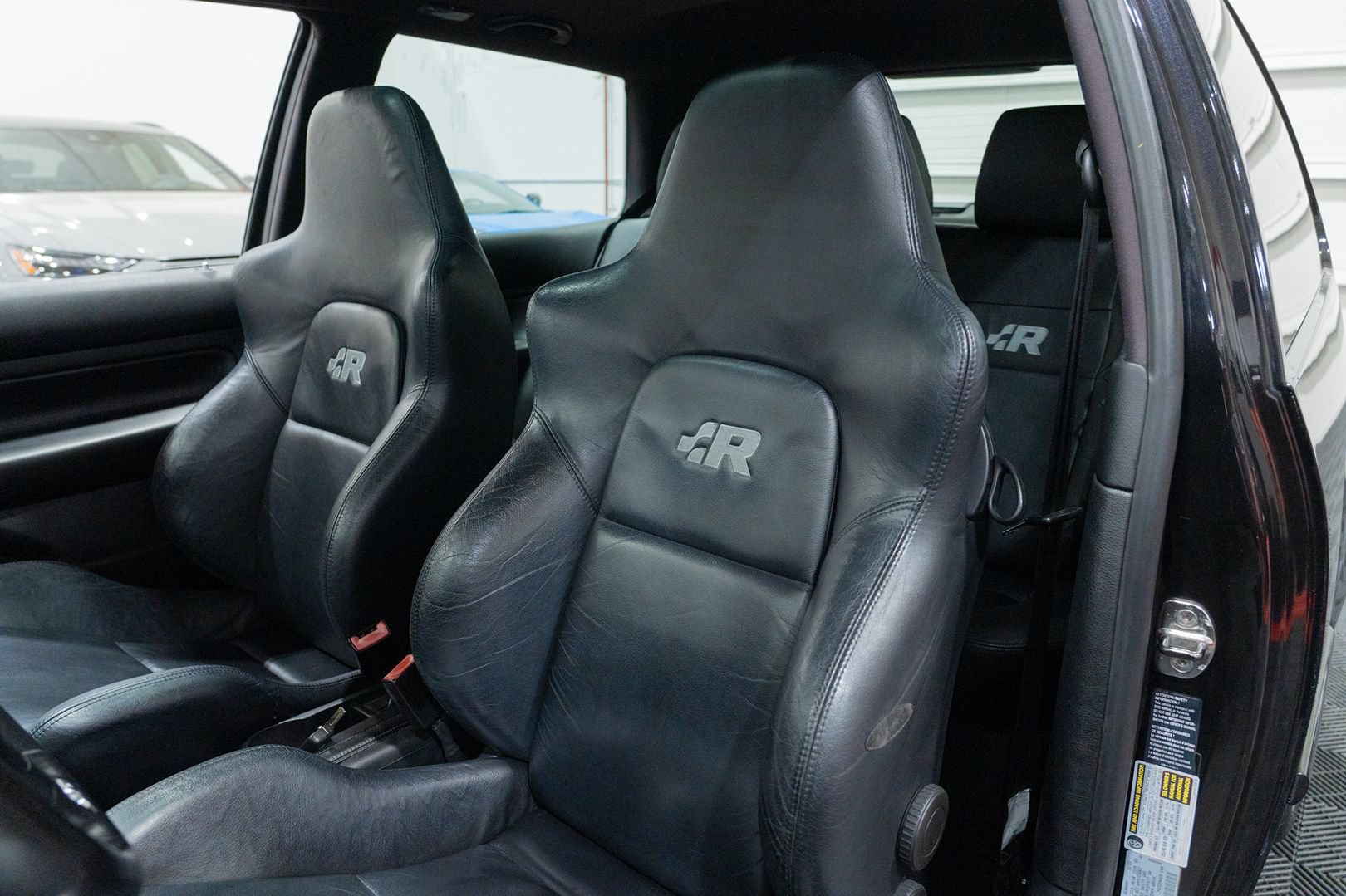 Used 2004 Volkswagen R32 AWD/4WD image 23