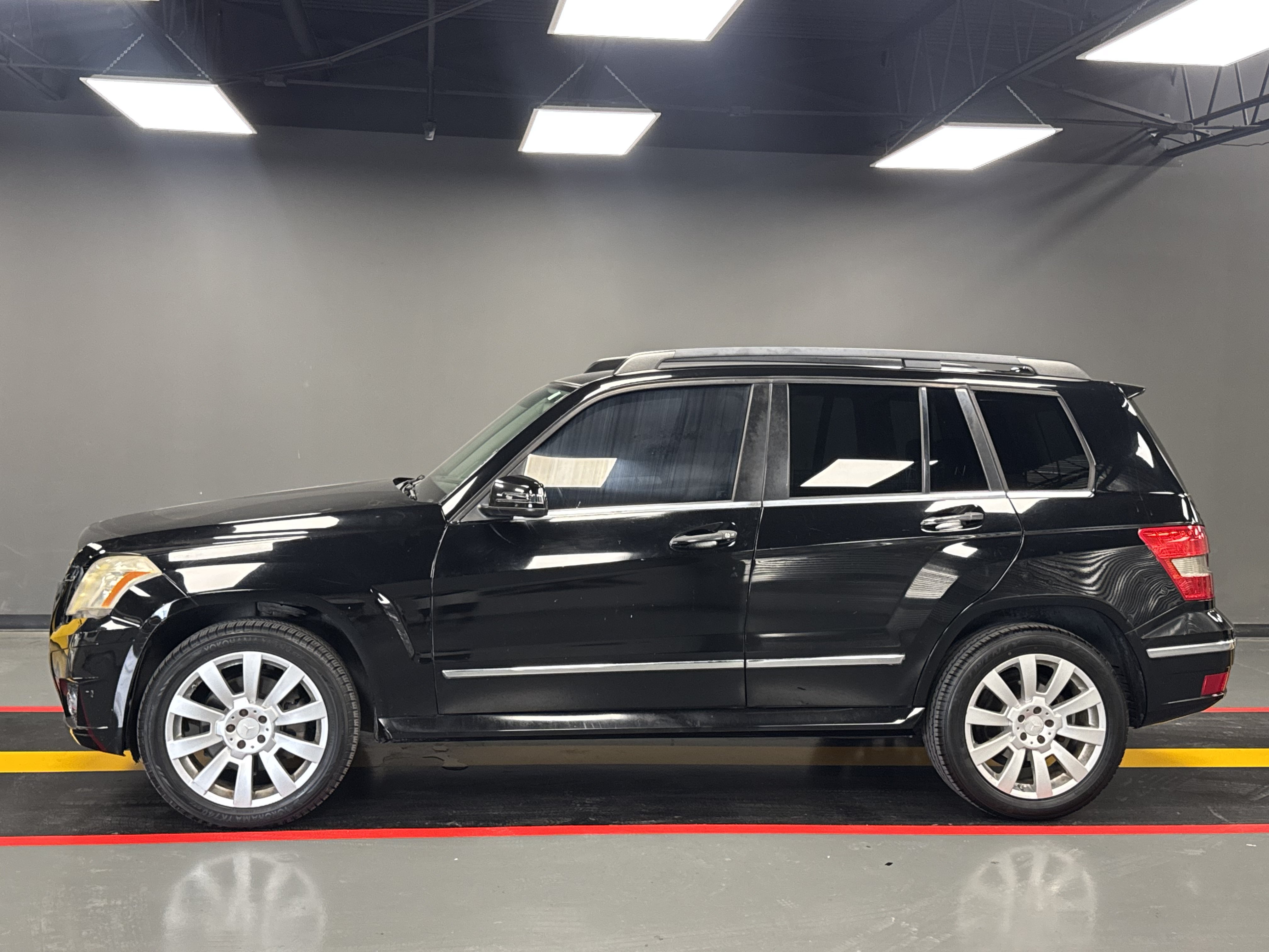 Used 2010 Mercedes-Benz GLK 350 2WD image 3