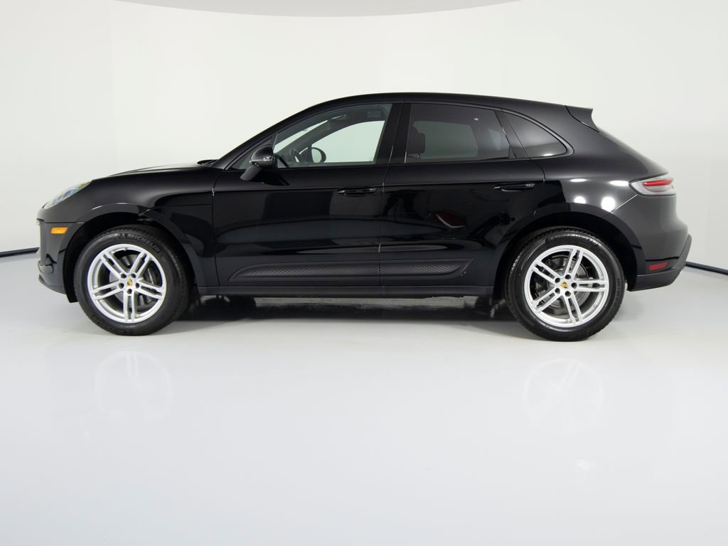 Certified 2025 Porsche Macan image 2