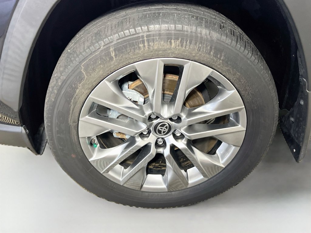Used 2025 Toyota RAV4 XLE Premium FWD image 11