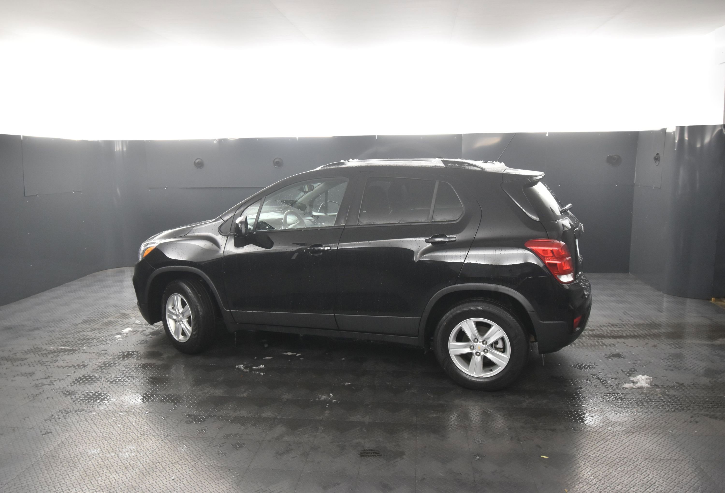 Used 2022 Chevrolet Trax LT w/ LT Convenience Package image 8