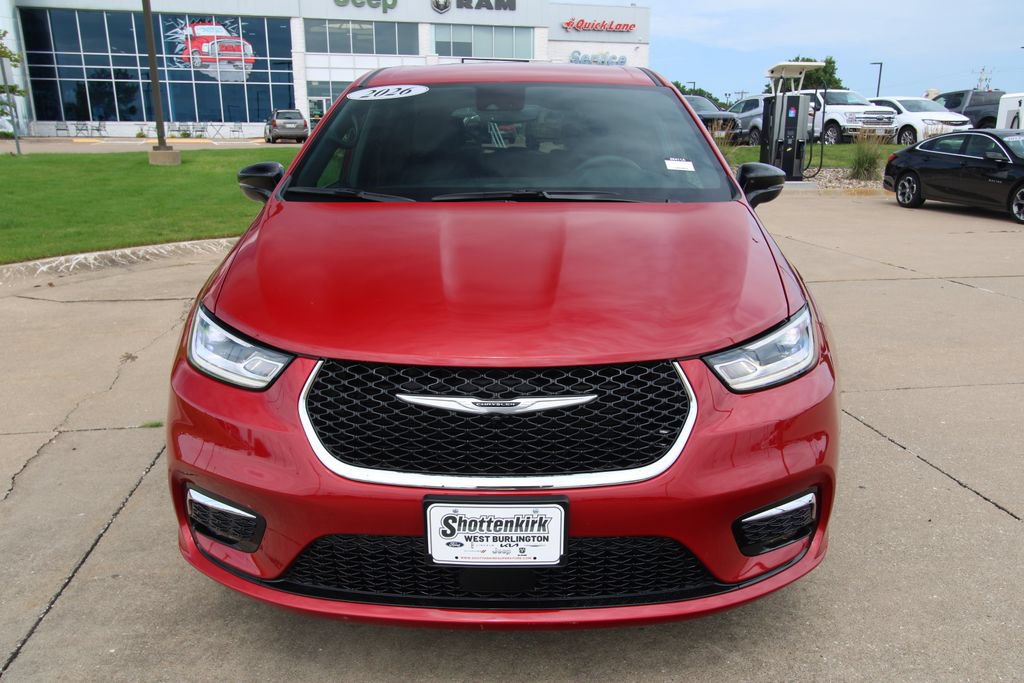 Used 2026 Chrysler Pacifica Select AWD/4WD image 2
