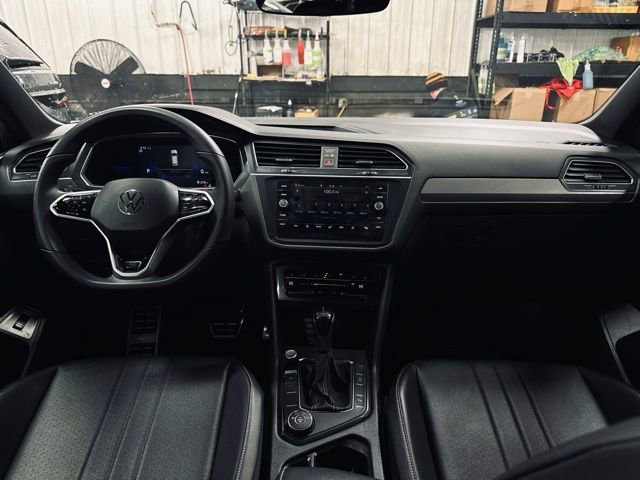 Used 2022 Volkswagen Tiguan SE R-Line image 24