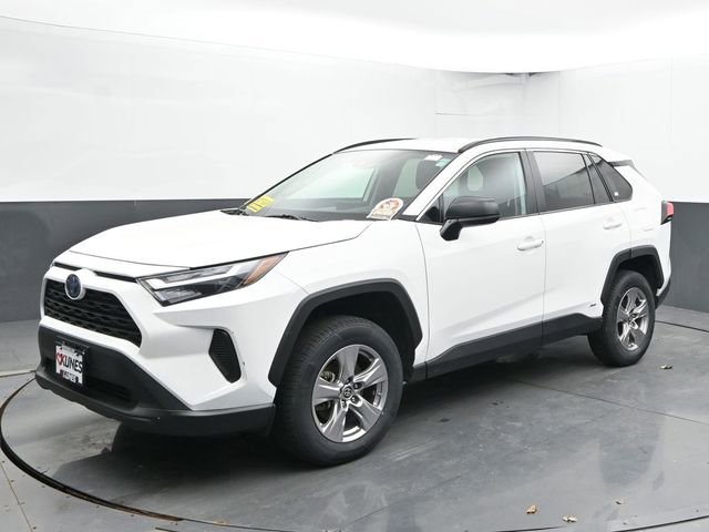 Used 2024 Toyota RAV4 LE AWD/4WD image 5