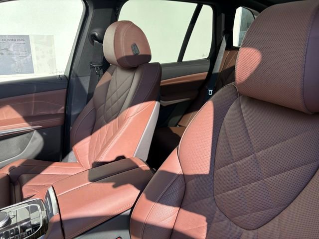 Used 2025 BMW X5 xDrive40i w/ Parking Assistance Package image 12