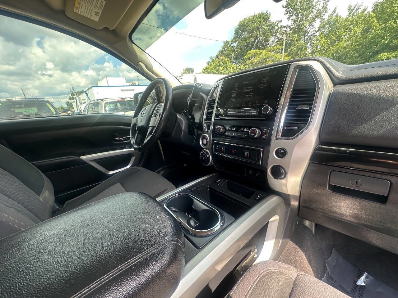 Used 2021 Nissan Titan SV w/ SV Convenience Package image 24