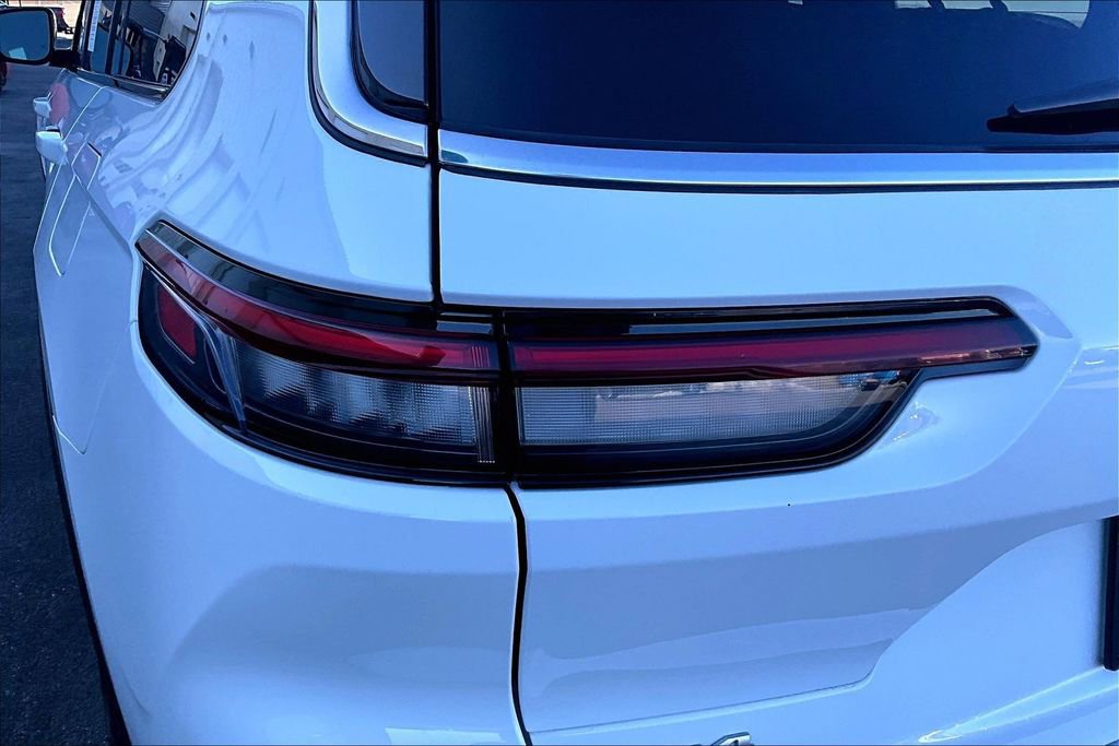 Used 2024 Jeep Grand Cherokee L Limited w/ Luxury Tech Group II image 31