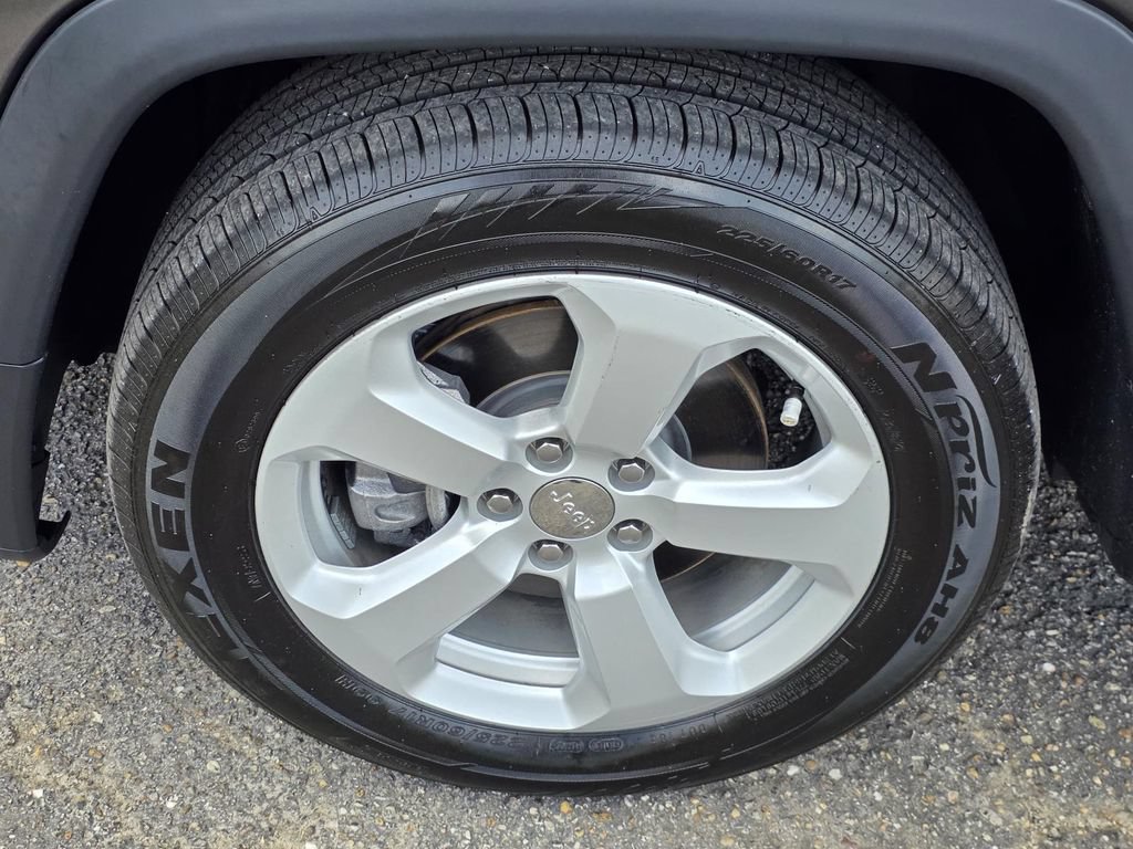 Used 2019 Jeep Compass Latitude FWD image 31