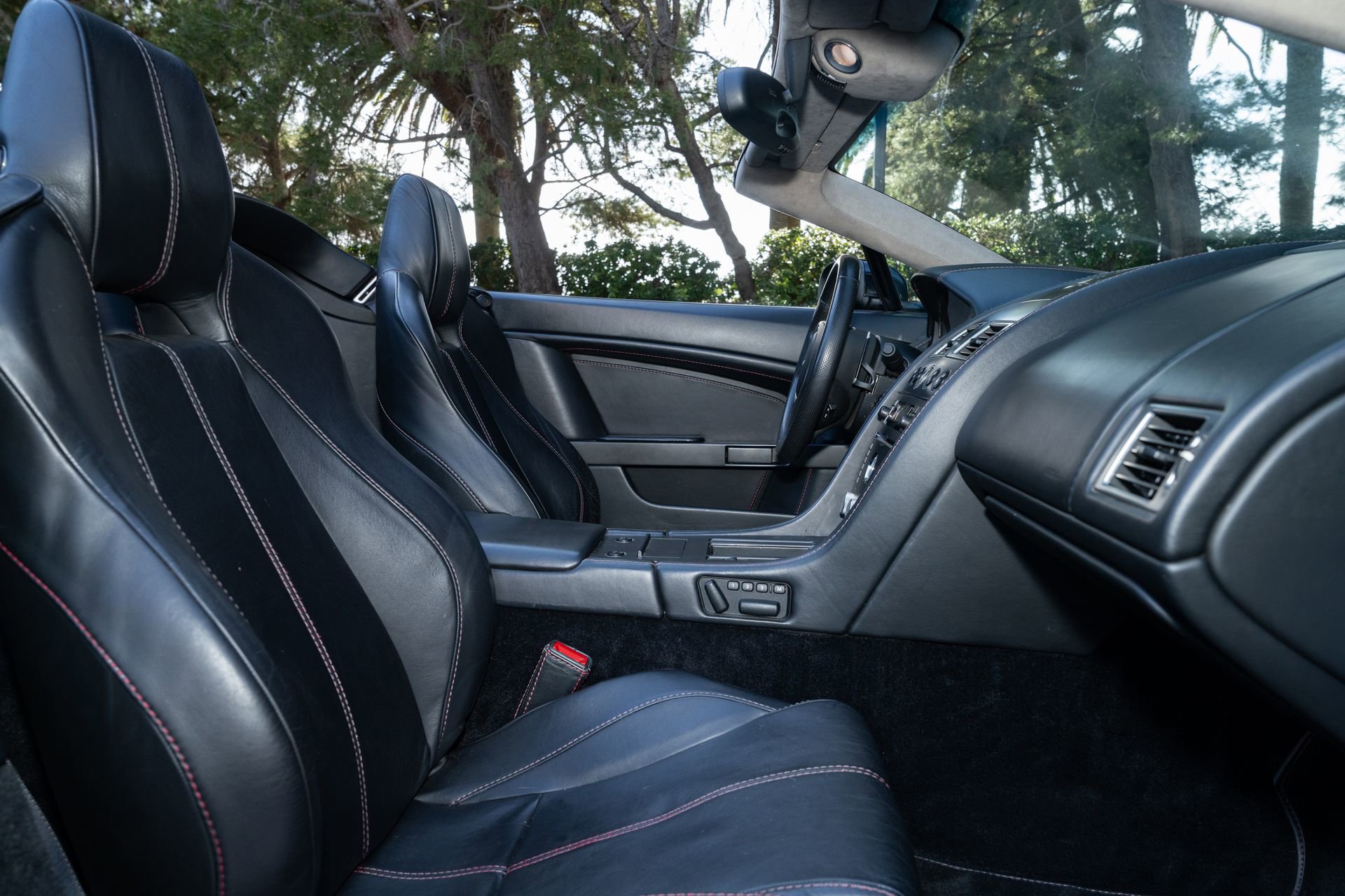 Used 2007 Aston Martin V8 Vantage Roadster image 23